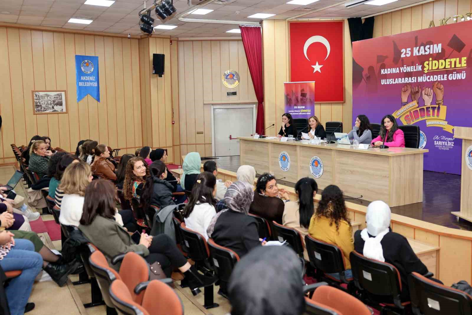 Mersin’de ’Sözümüz bitmedi, şiddeti durduracağız paneli
