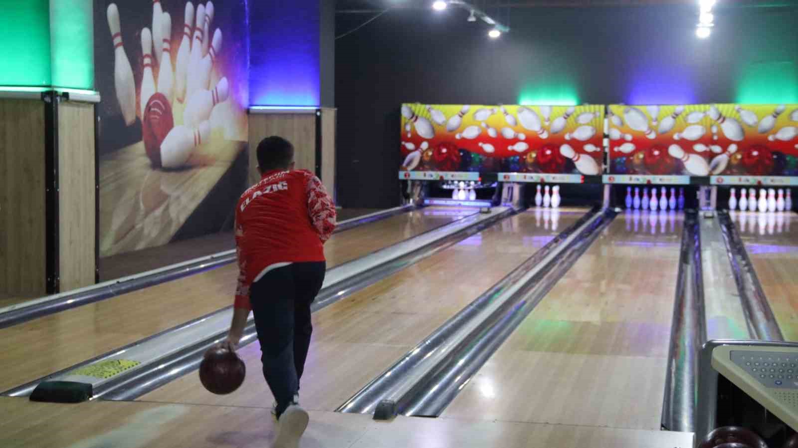 Elazığ’da okullararası bowling müsabakası sona erdi
