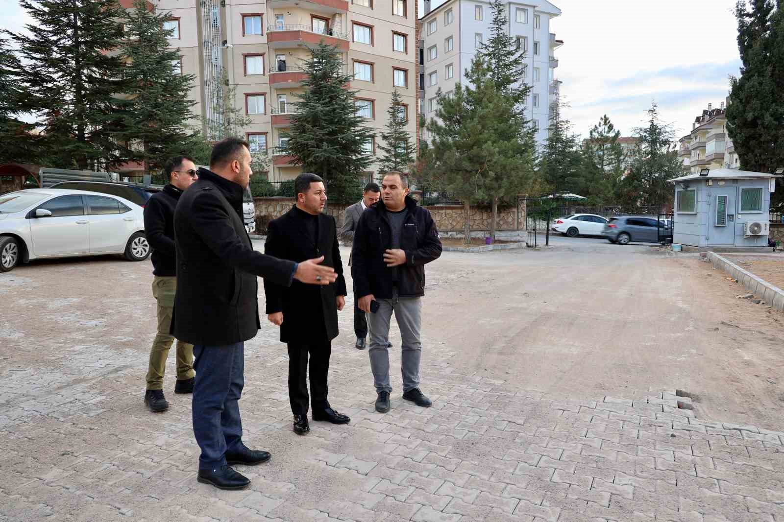 Belediye Başkanı Arı, üstyapı çalışmalarını yerinde inceledi
