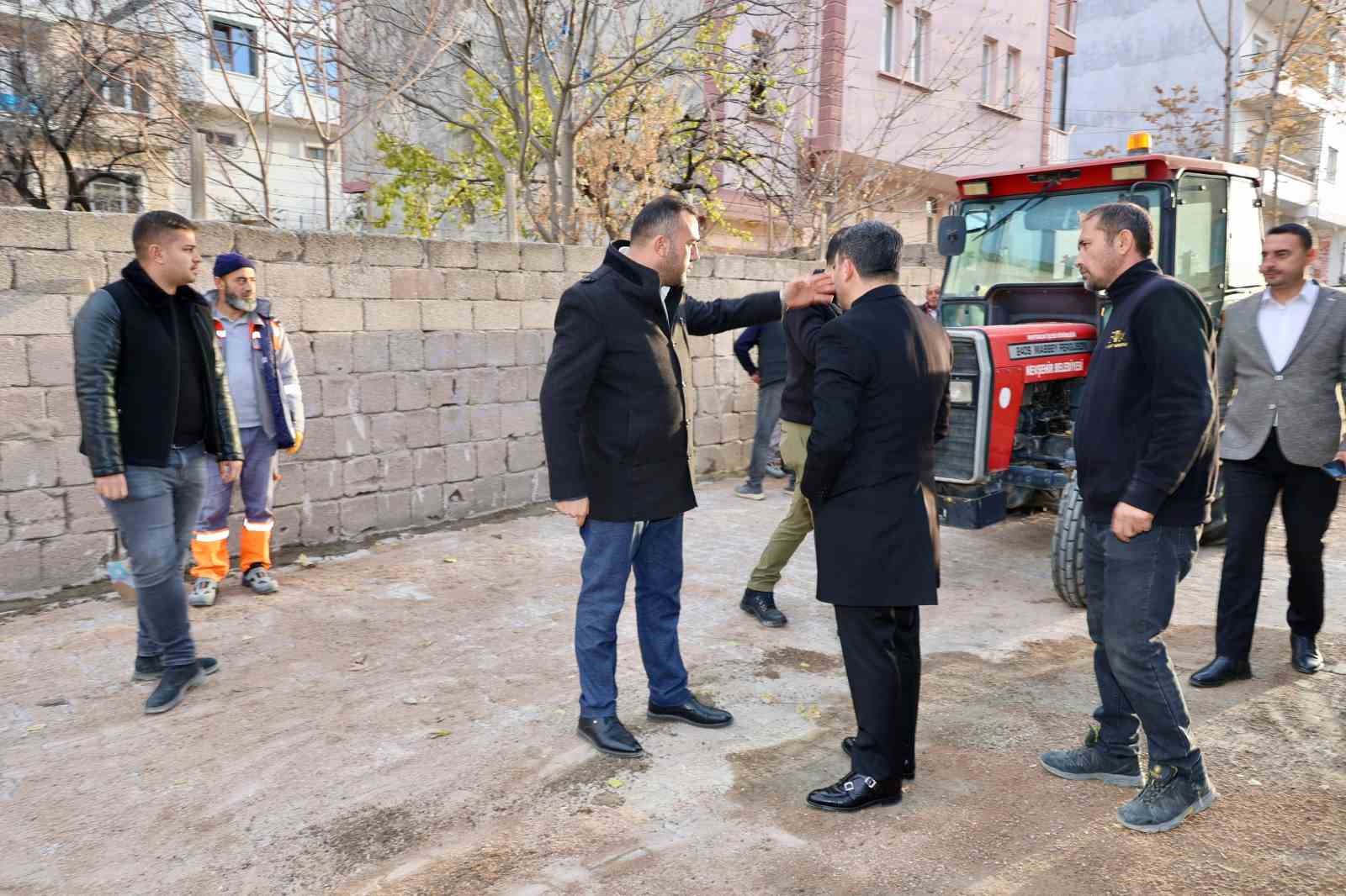 Belediye Başkanı Arı, üstyapı çalışmalarını yerinde inceledi
