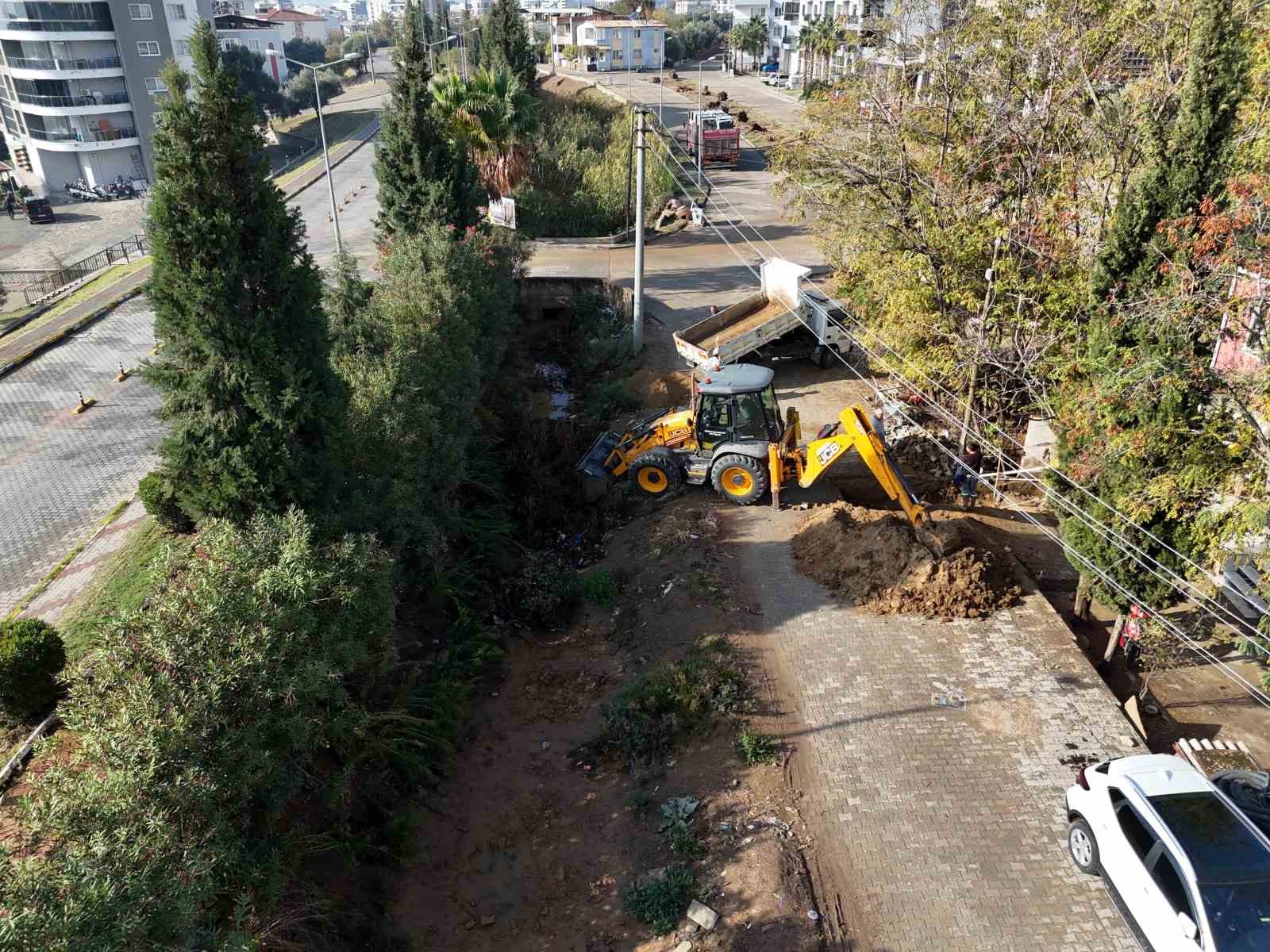 Nazilli’de dere yatakları temizleniyor
