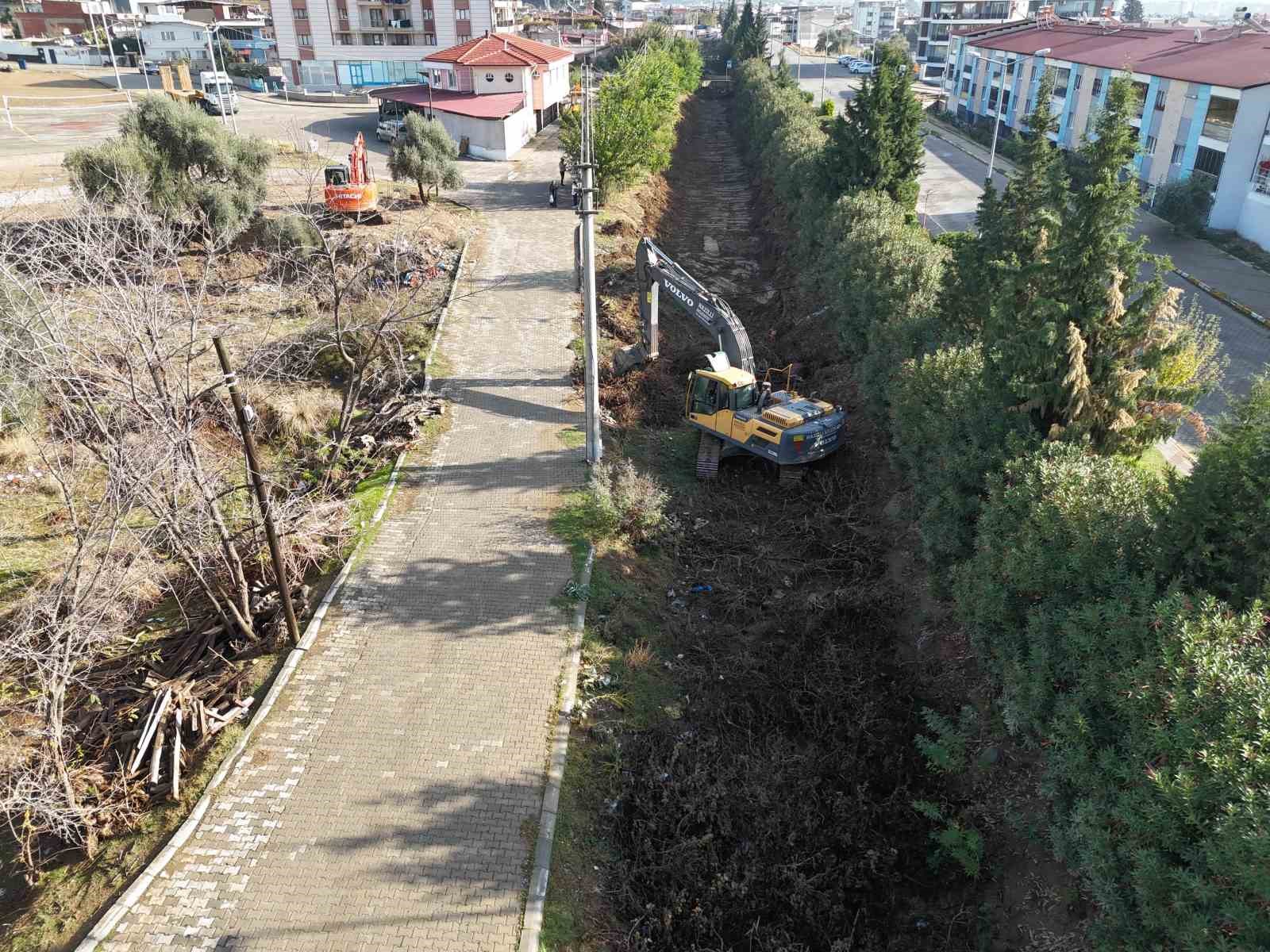 Nazilli’de dere yatakları temizleniyor
