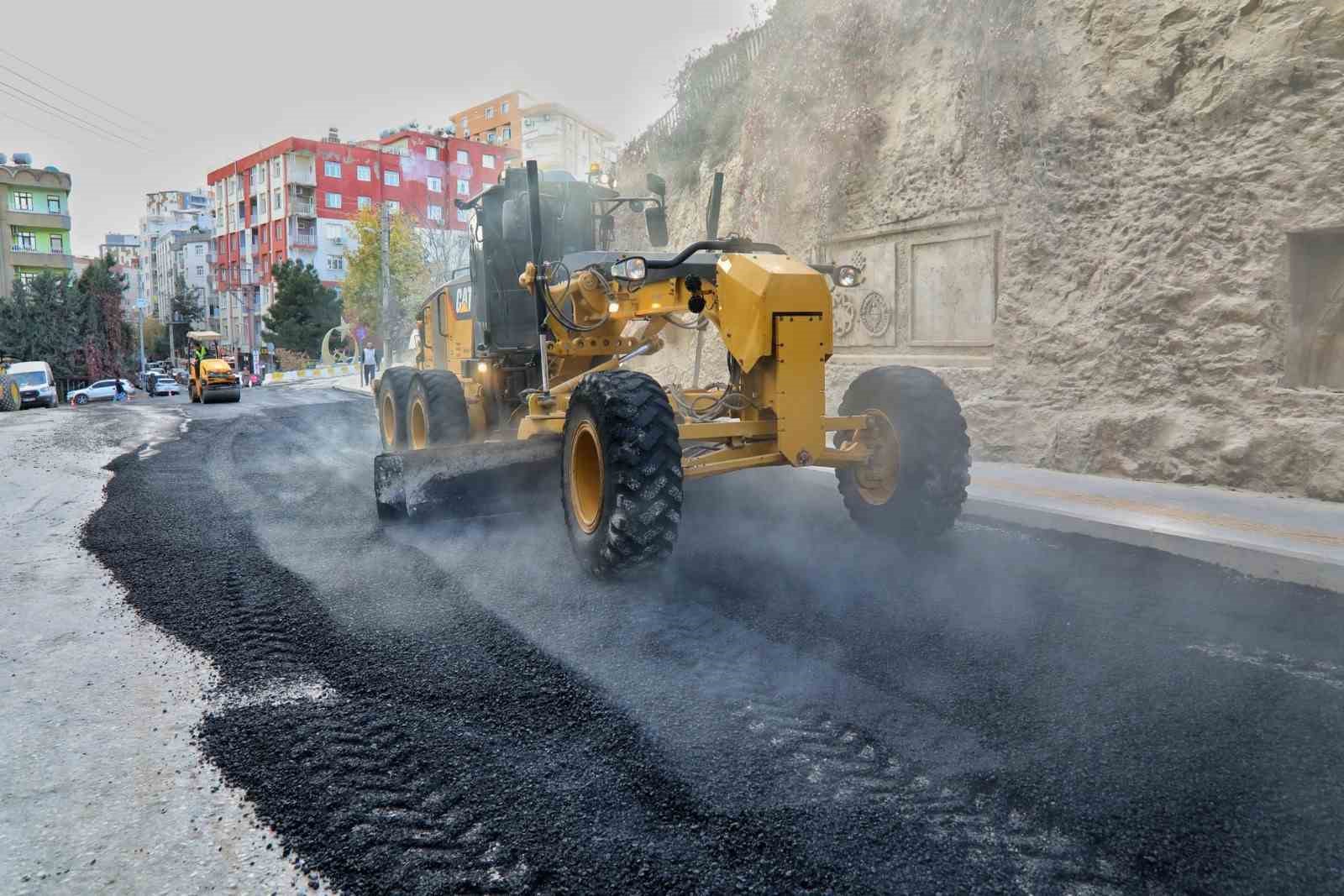 Mardin Büyükşehir Belediyesinden yol bakım ve onarım çalışmaları
