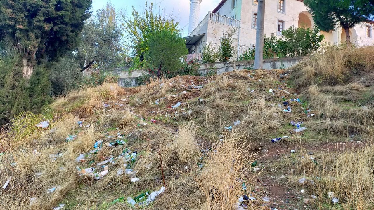 Aytepe Varyantı gelişigüzel atılan çöpler nedeniyle çöplüğe döndü
