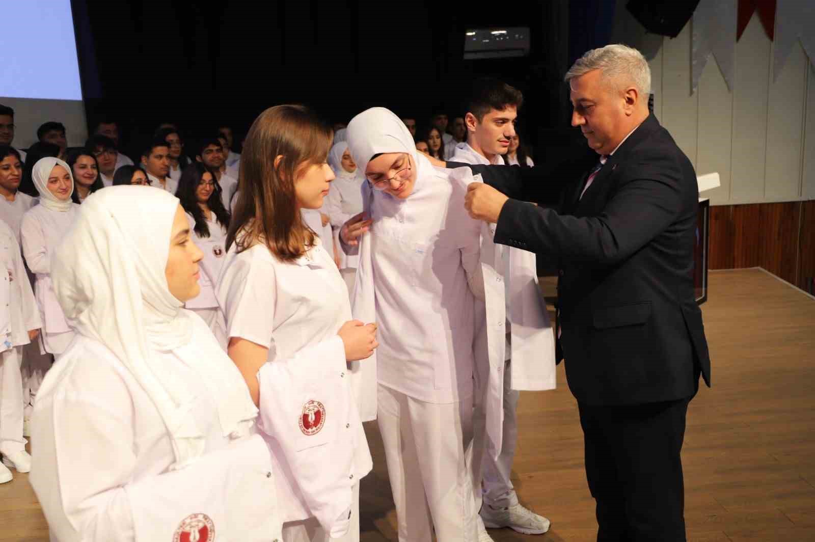 FÜ’de beyaz önlük giyme töreni düzenlendi
