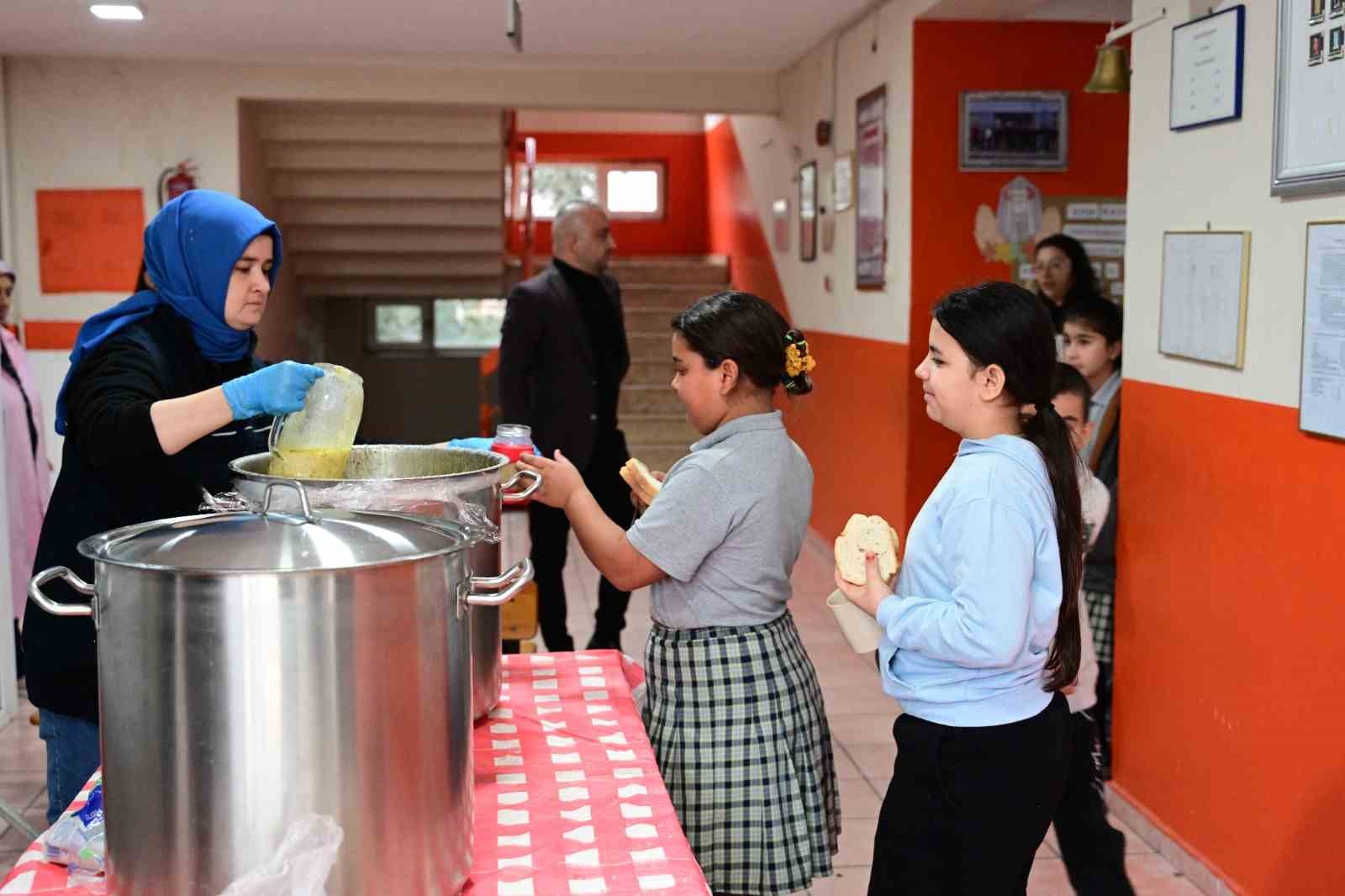 Karacabey Belediyesi’nden eğitime ve çevreye destek
