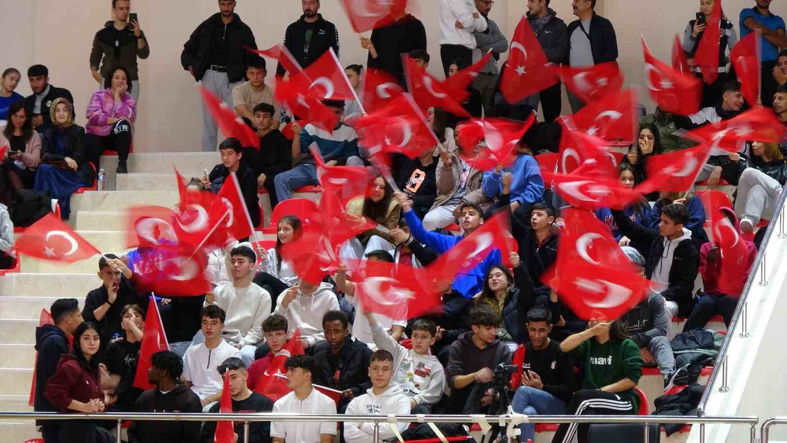 ParaVolley Oturarak Voleybol Milli Takımı ilk maçından galip
