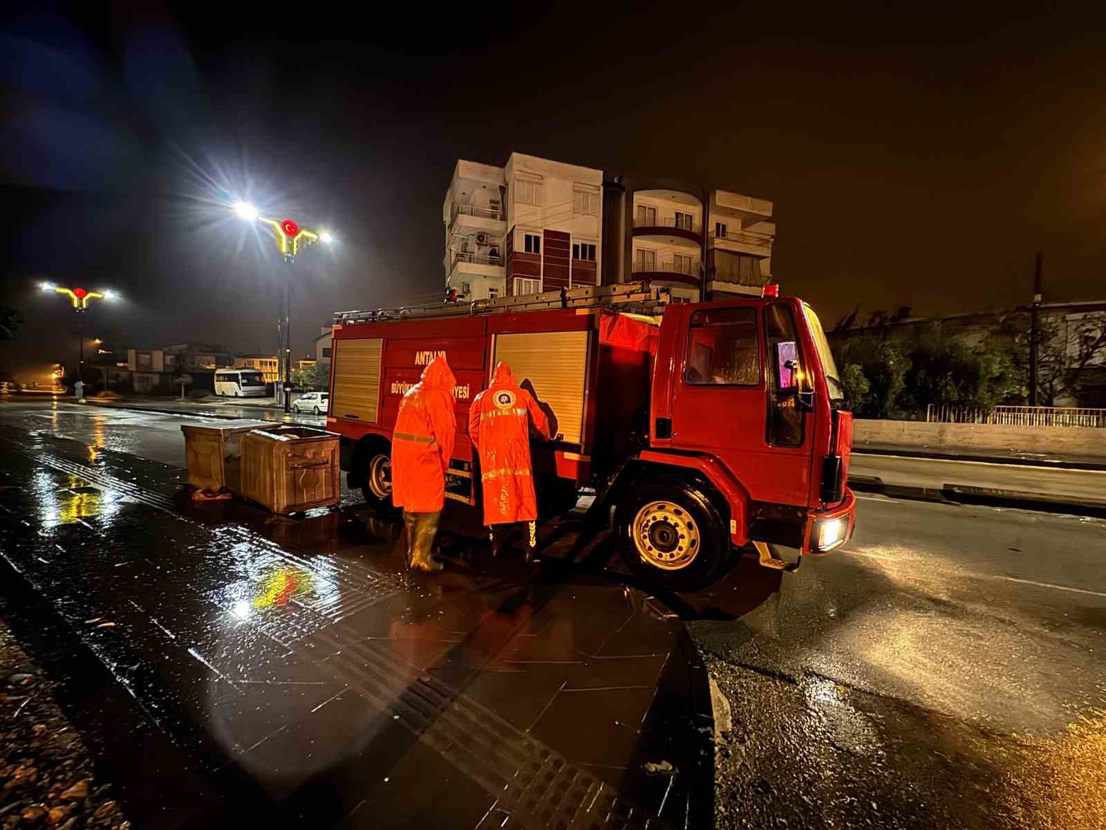 Antalya’da turuncu kod mesaisi
