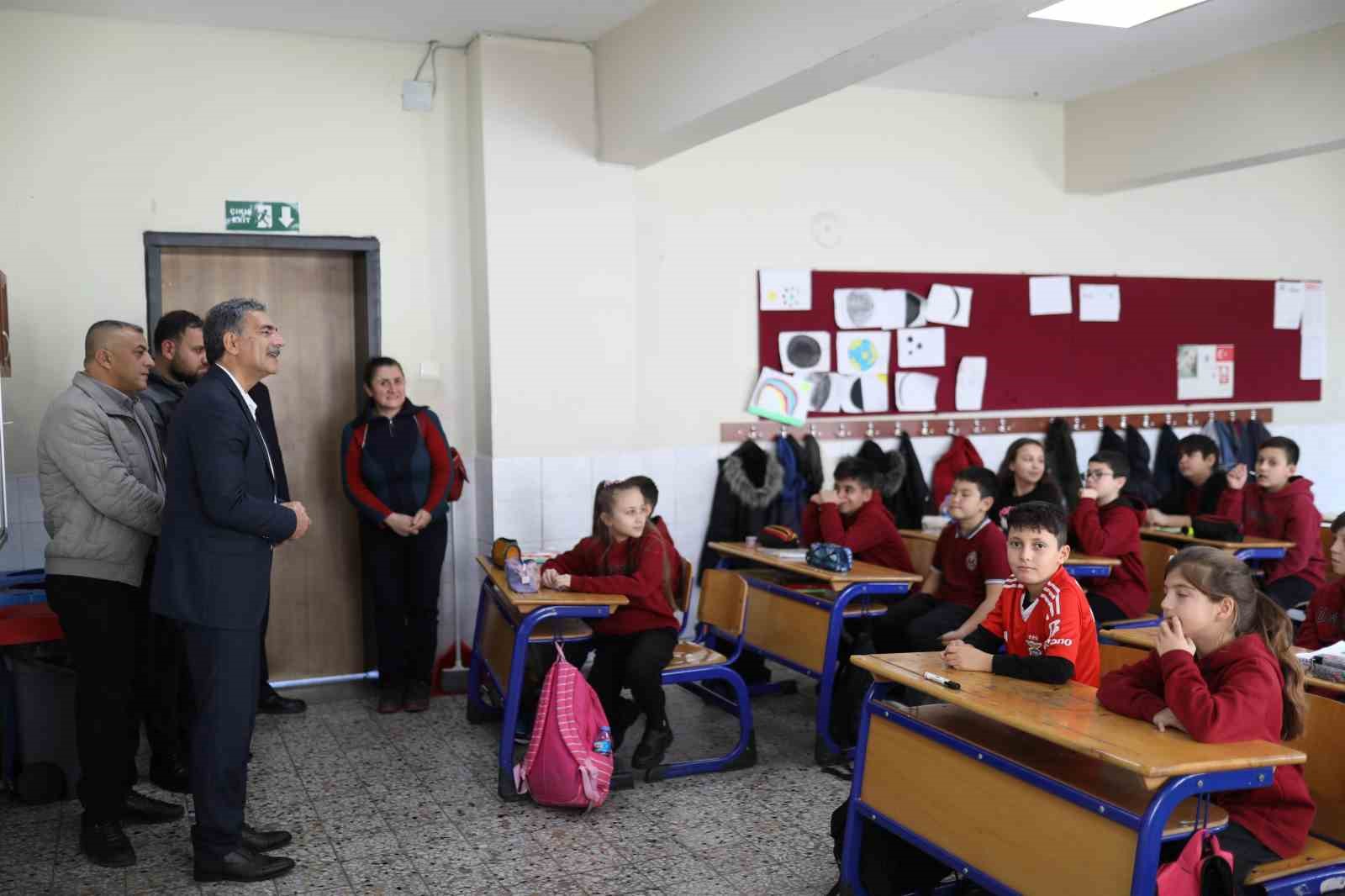 Başkan Deviren öğretmenleri unutmadı
