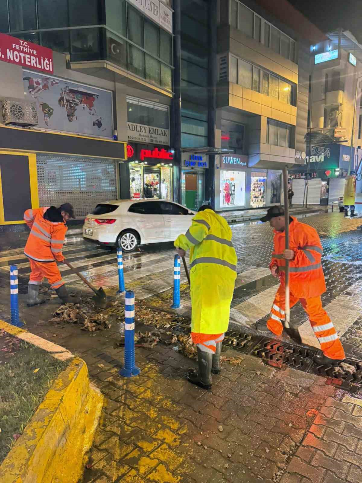 Muğla Büyükşehir ekiplerinden su baskınlarına anında müdahale
