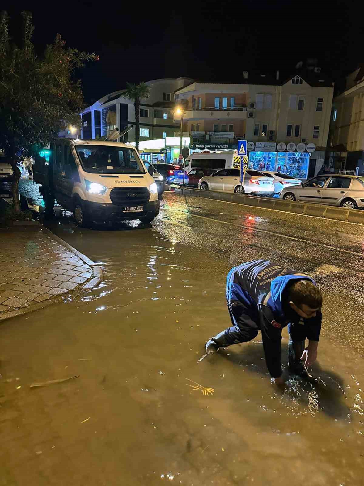 Muğla Büyükşehir ekiplerinden su baskınlarına anında müdahale
