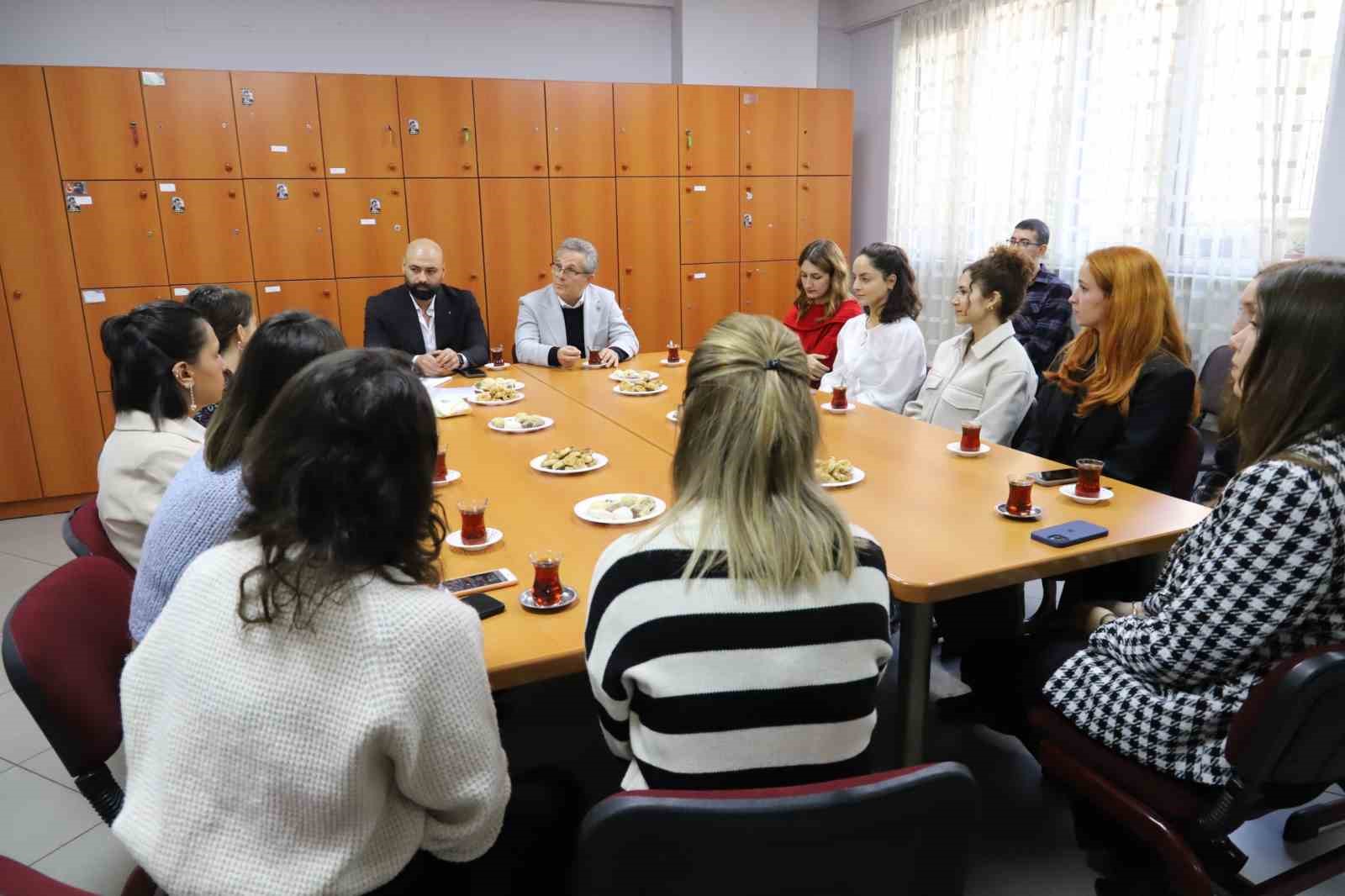 Başkan Tetik Öğretmenler Gününü’nü kutladı
