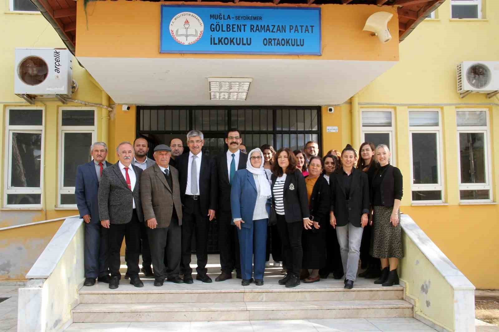 MSKÜ Rektörü Kaçar, mezun olduğu okulda kariyer planlama günlerine katıldı
