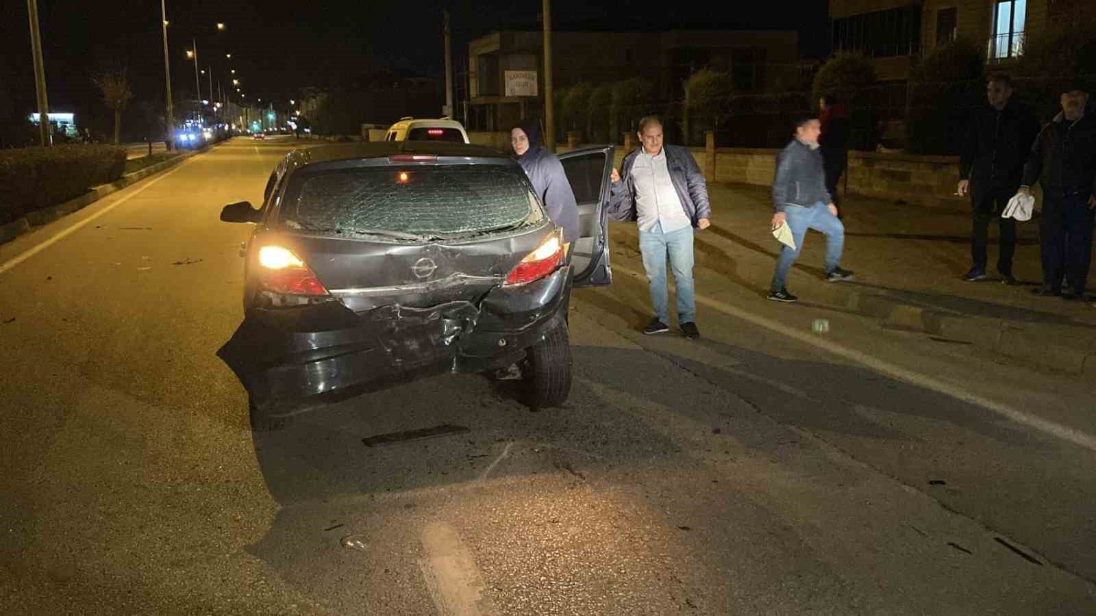 Bursa’da 2 otomobil çarpıştı: 4 yaralı
