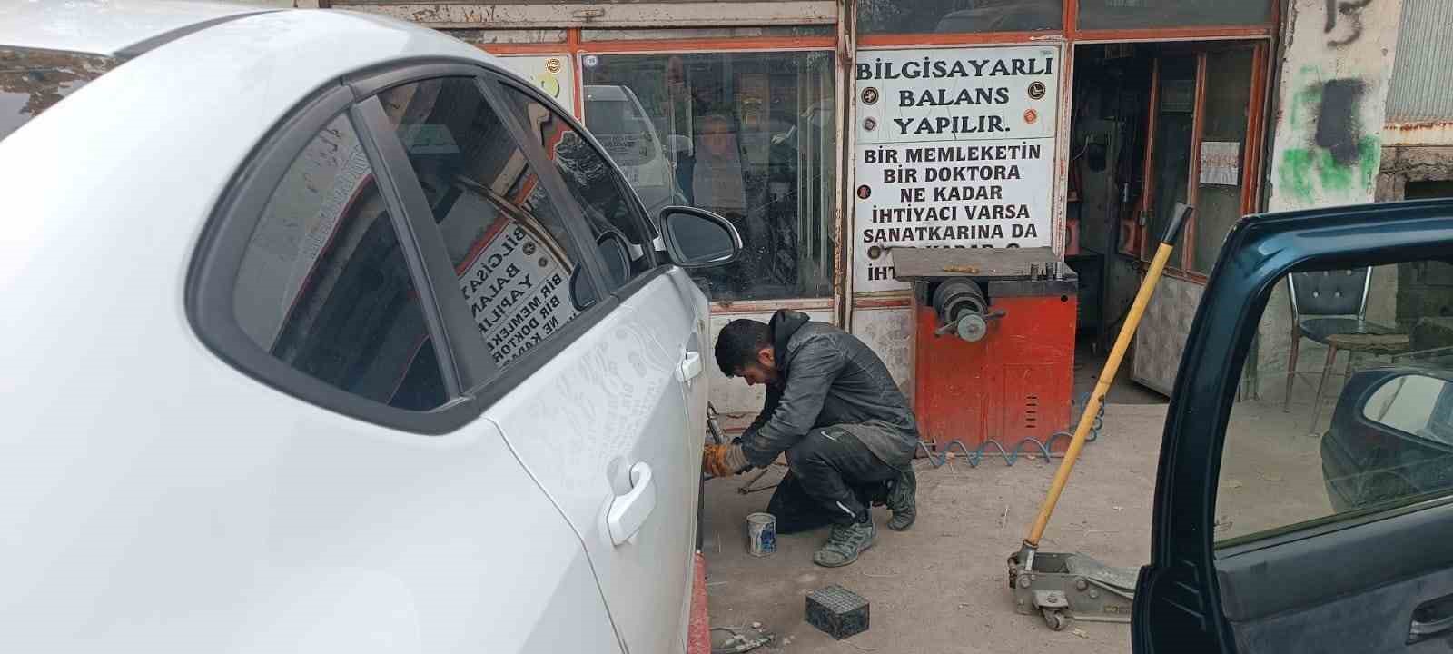 Oto lastikçilerde kış lastiği yoğunluğu
