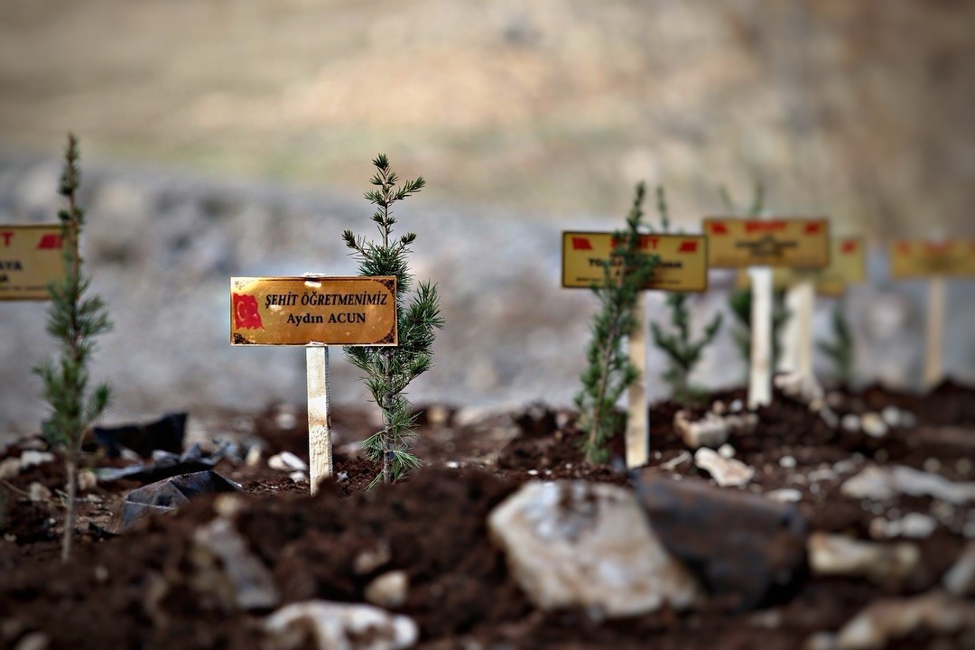 Şehit öğretmenler anısına hatıra ormanı oluşturuldu
