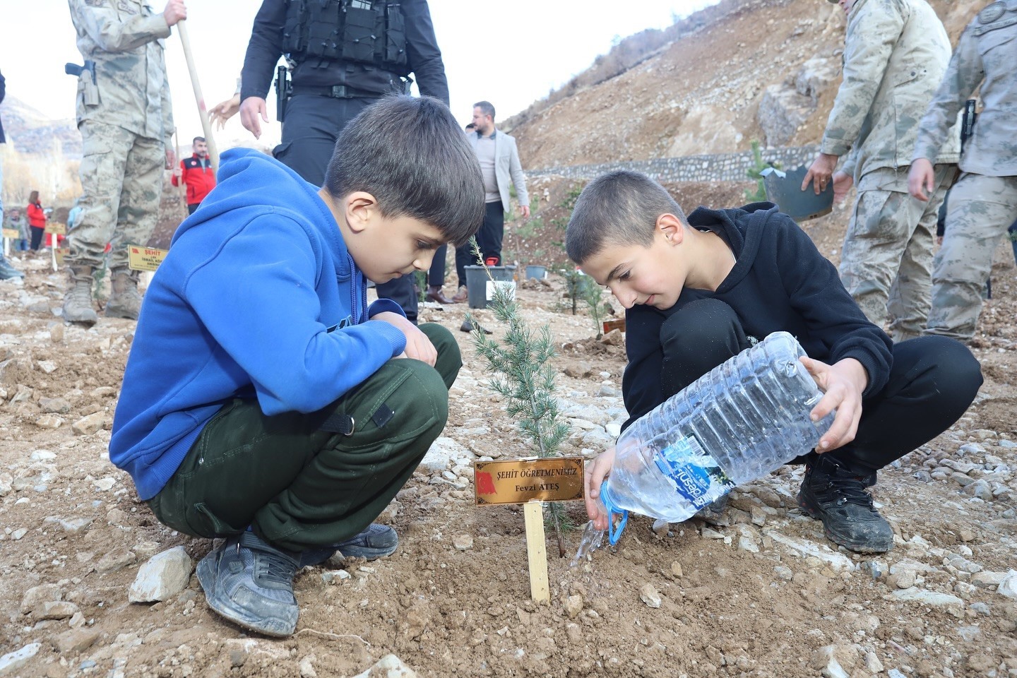 Şehit öğretmenler anısına hatıra ormanı oluşturuldu
