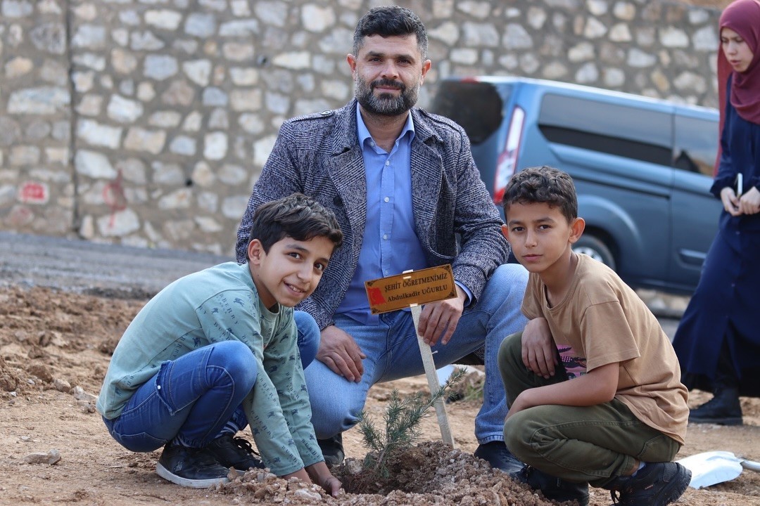 Şehit öğretmenler anısına hatıra ormanı oluşturuldu
