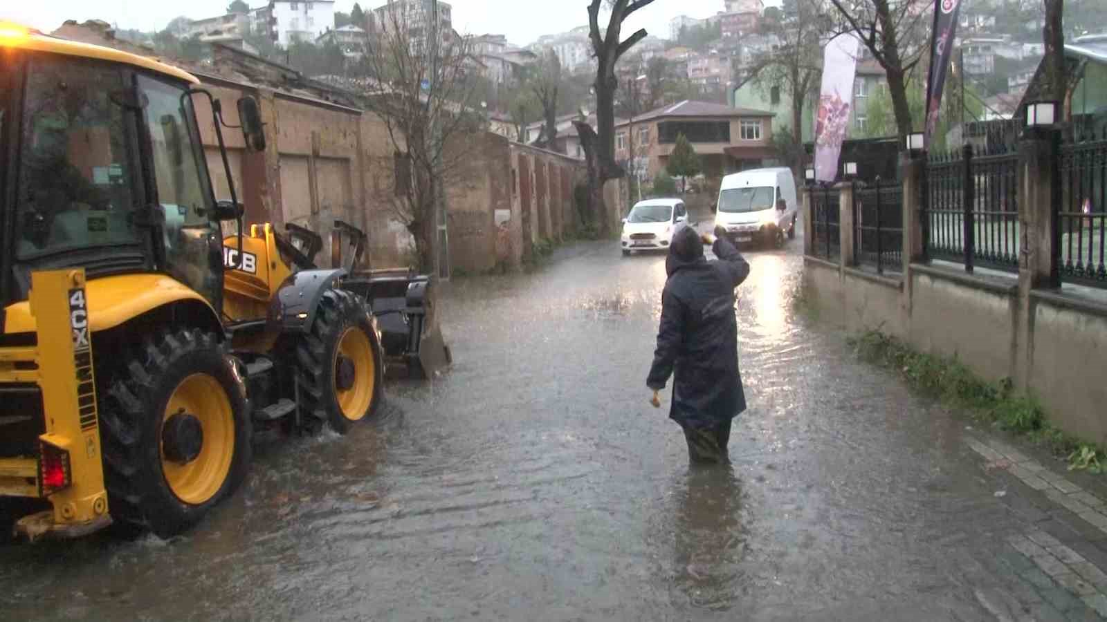 İstanbul’u şiddetli yağış ve fırtına esir aldı
