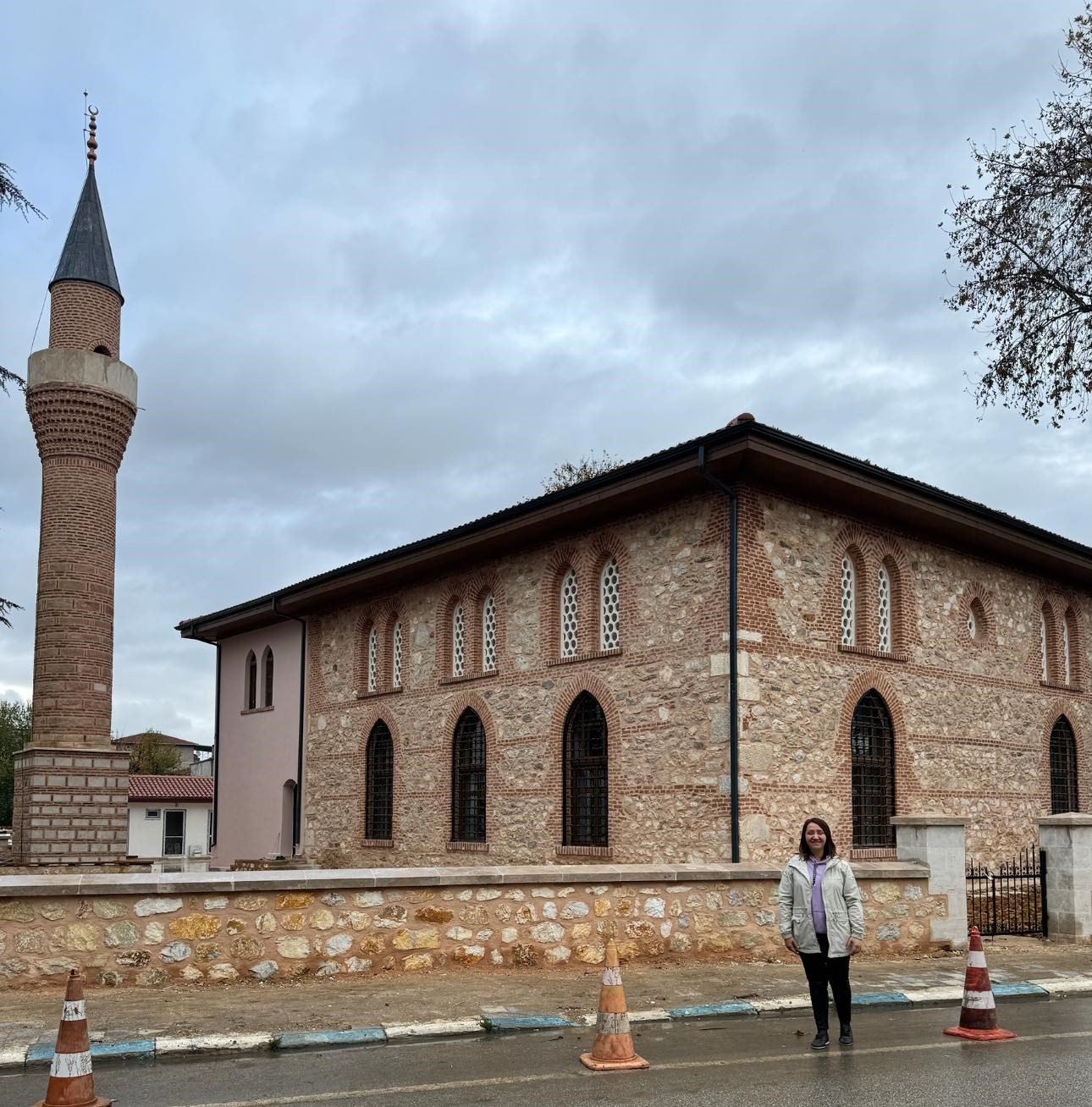 1665 yılında Kara Mustafa Paşa tarafından yaptırılan camiye hayran kaldılar
