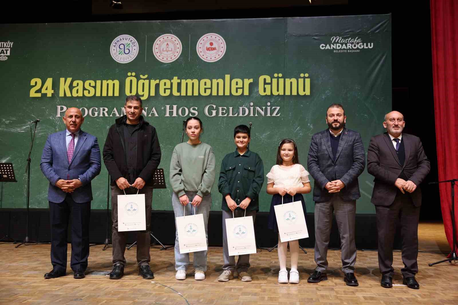 Arnavutköy’de Öğretmenler Günü’ne özel anlamlı program
