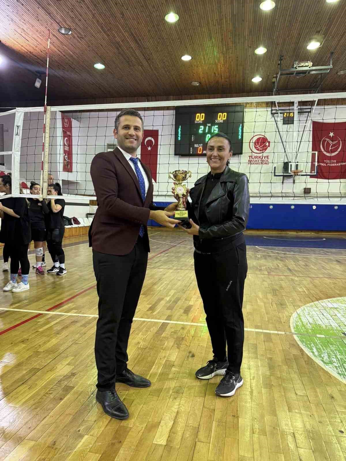 Öğretmenler Günü voleybol turnuvası şampiyonu Menteşe İlçe Milli Eğitim Müdürlüğü oldu
