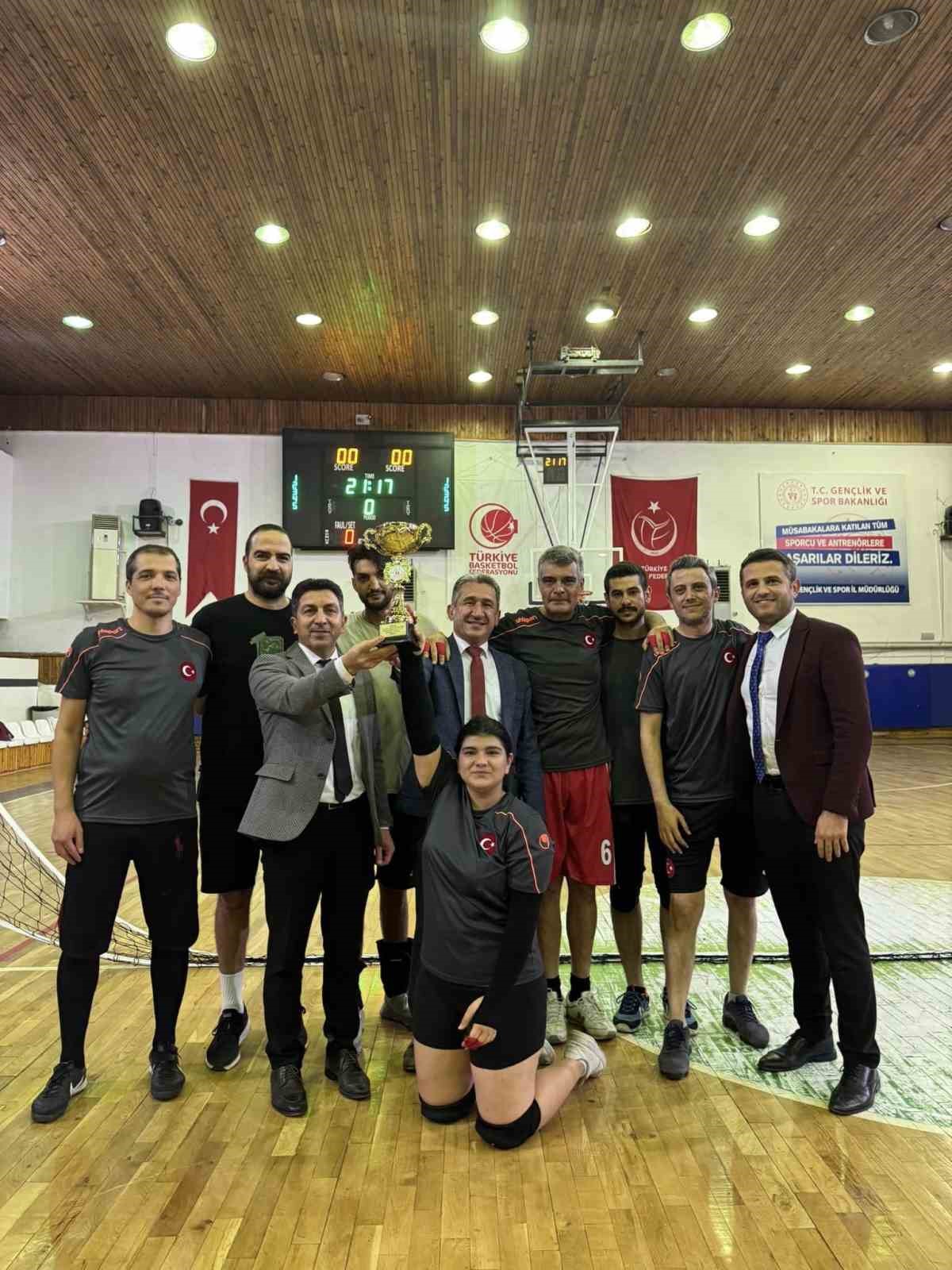 Öğretmenler Günü voleybol turnuvası şampiyonu Menteşe İlçe Milli Eğitim Müdürlüğü oldu
