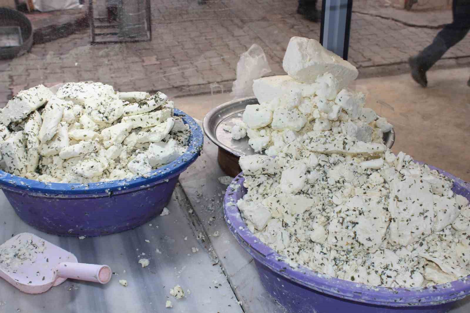 Siirt’te kışlık peynir satışa çıktı
