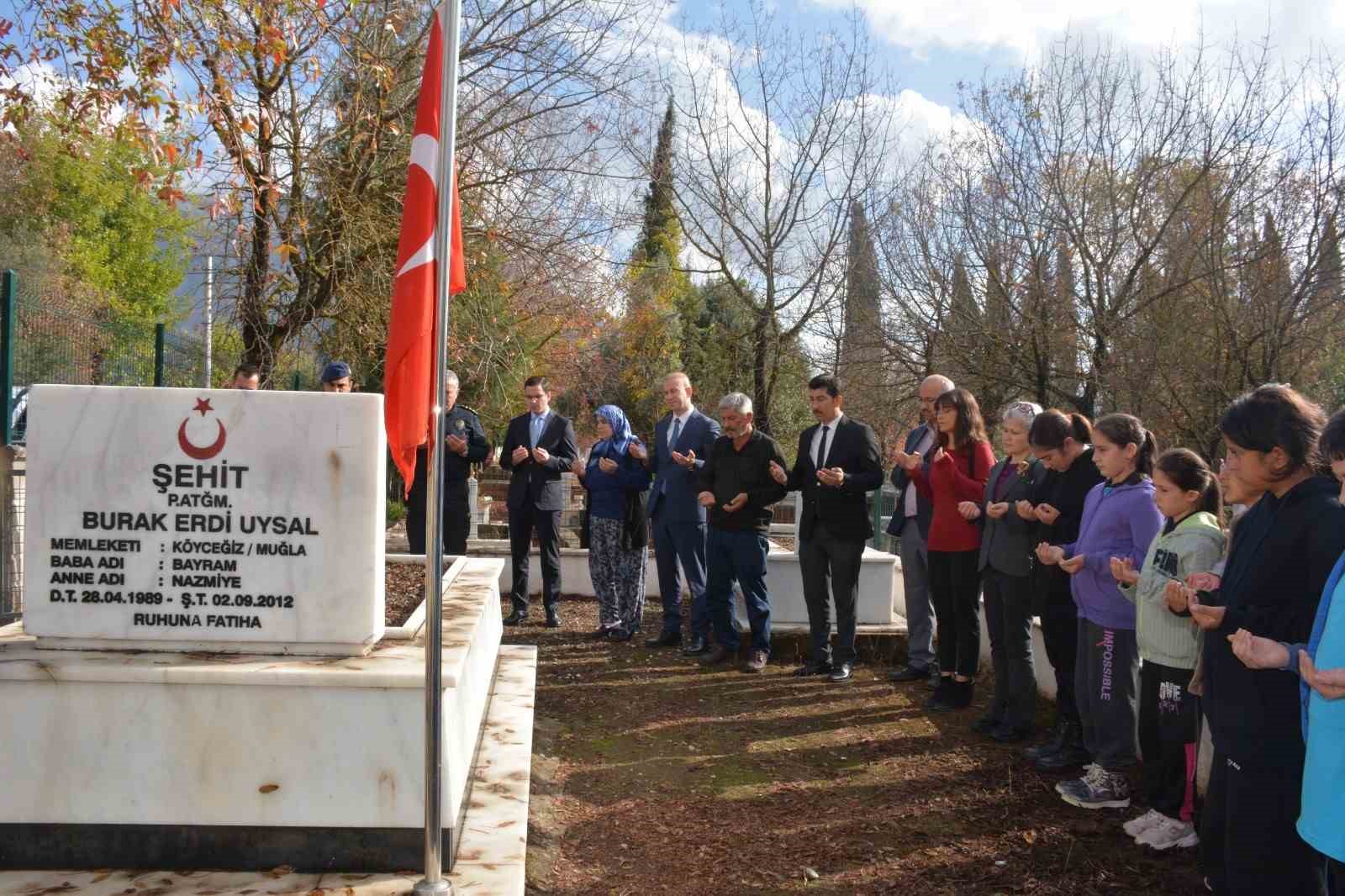 Köyceğiz’de şehit babası emekli öğretmen Uysal unutulmadı
