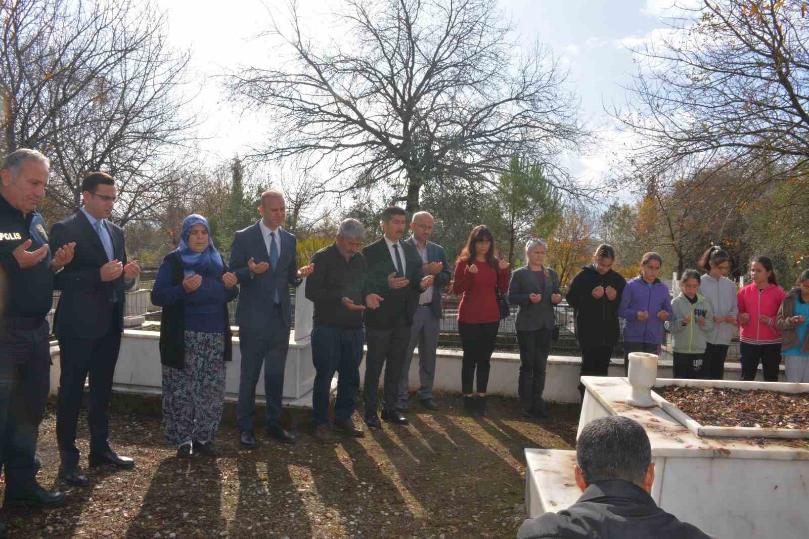 Köyceğiz’de şehit babası emekli öğretmen Uysal unutulmadı
