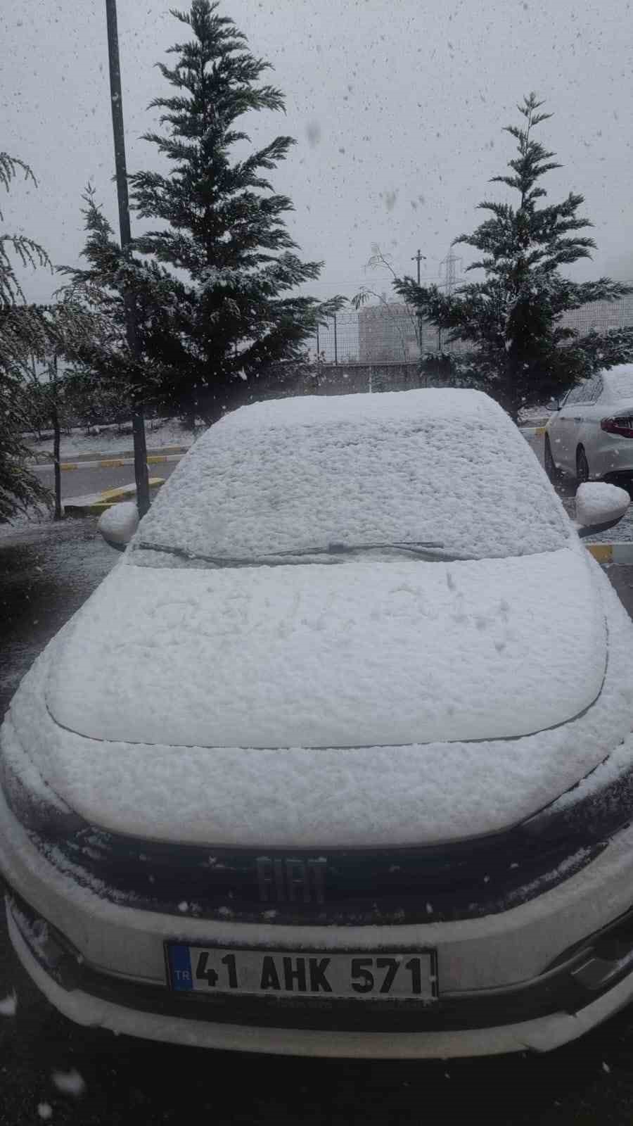 Kocaeli’ne beklenen kar geldi
