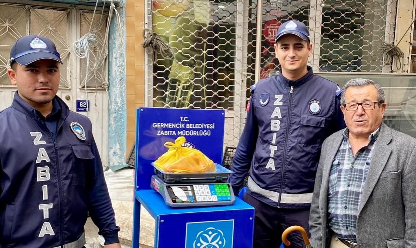 Germencik’te pazar yerlerinde başlatılan tartı uygulaması sürüyor
