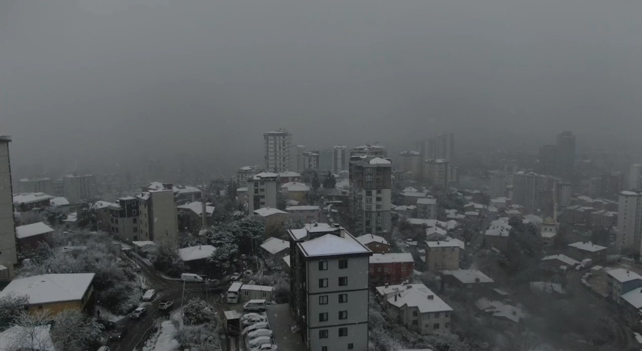 İstanbul’da kar yağışı havadan görüntülendi
