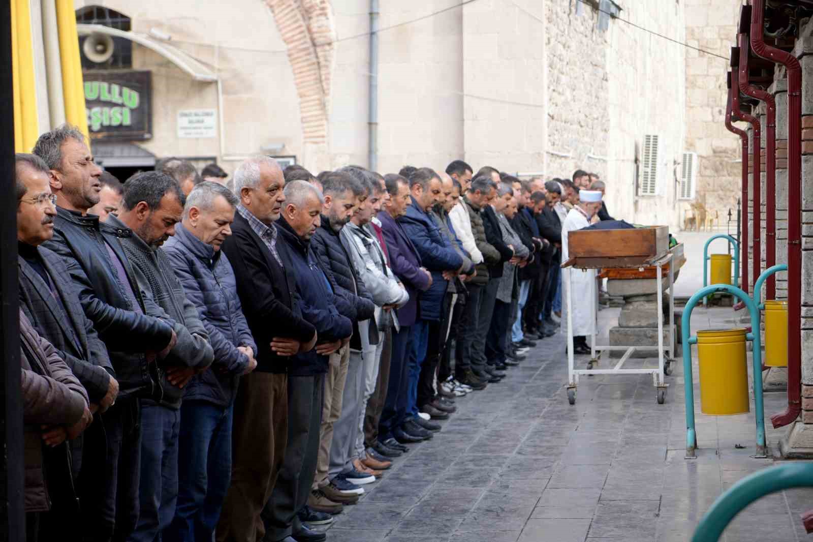 Niğde’de evde ölü bulunan adam defnedildi
