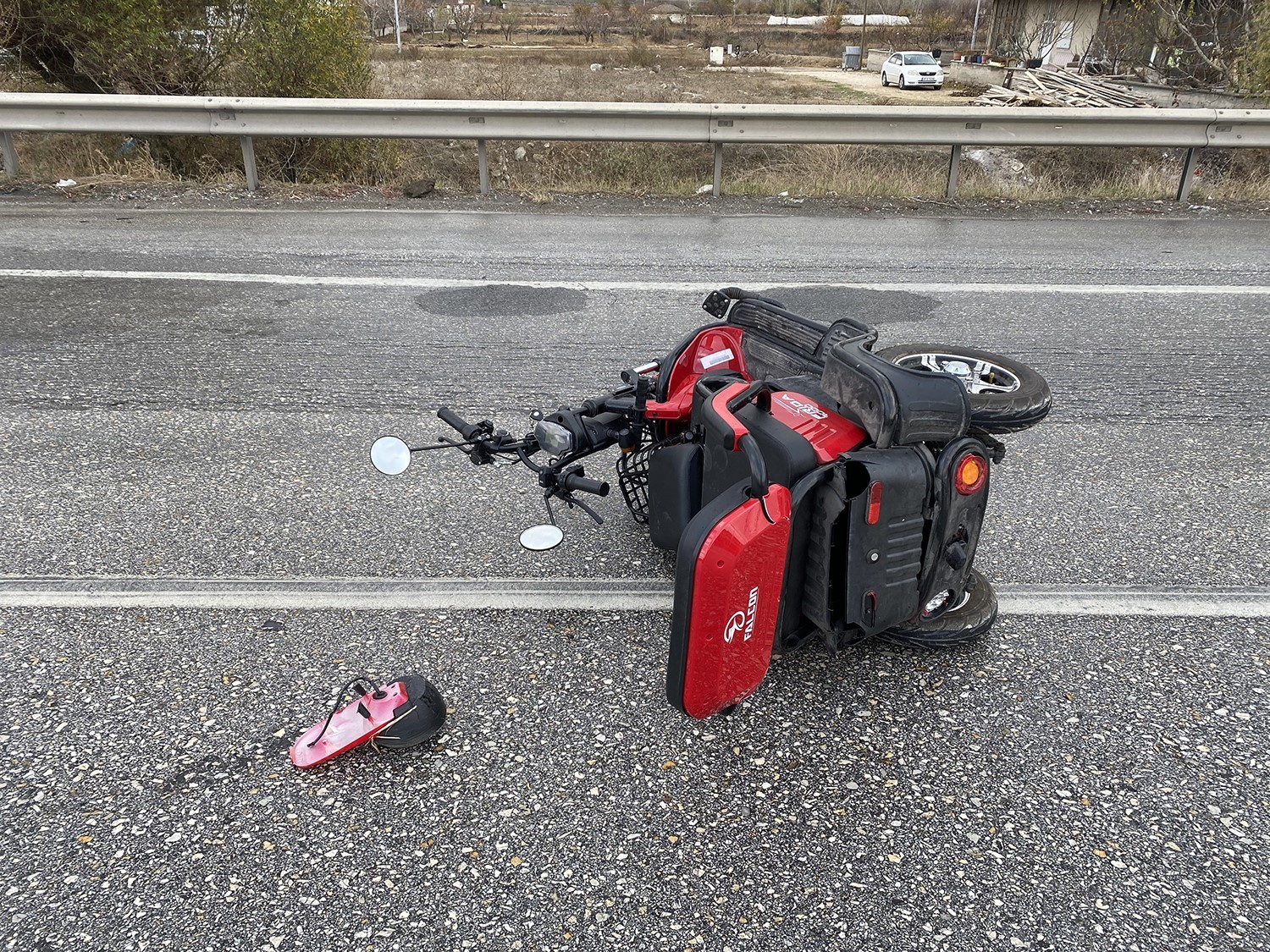 Otomobil üç tekerlekli elektrikli bisiklete çarptı: 1 ağır yaralı
