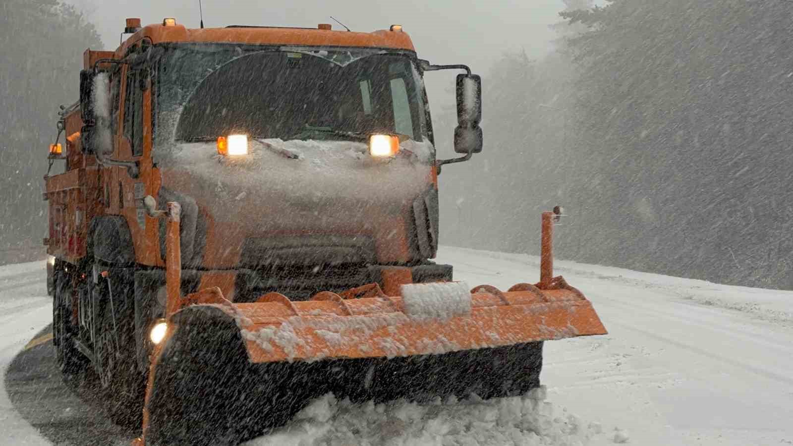 Bolu Dağı’nda beklenen kar başladı
