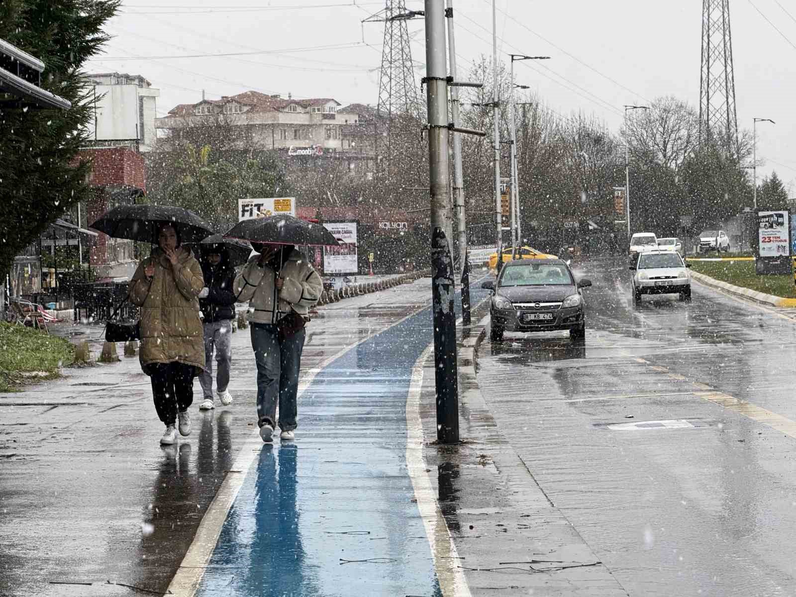 Sakarya’da lapa lapa kar yağışı
