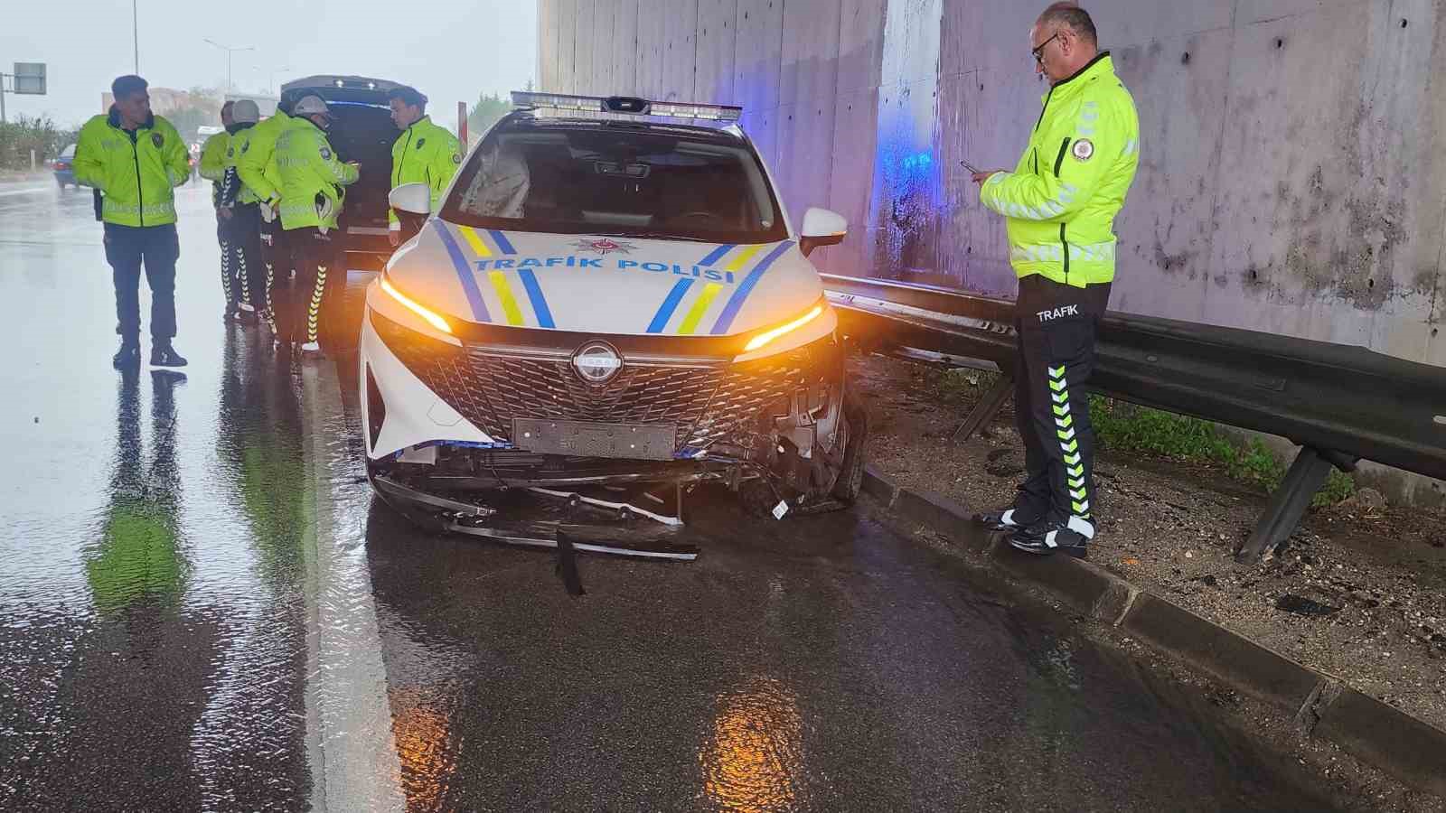 Kaza peş peşe geldi, yeni alınan emniyet cipi kullanılamaz hale geldi
