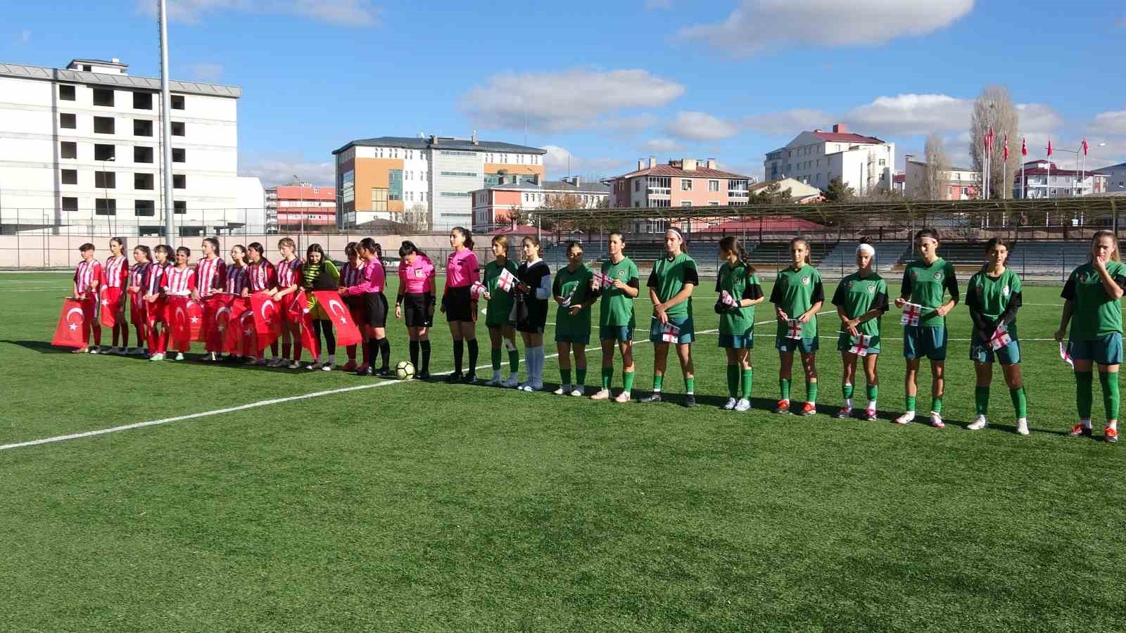 Kadın futbolunda Gürcistan ile dostluk maçı
