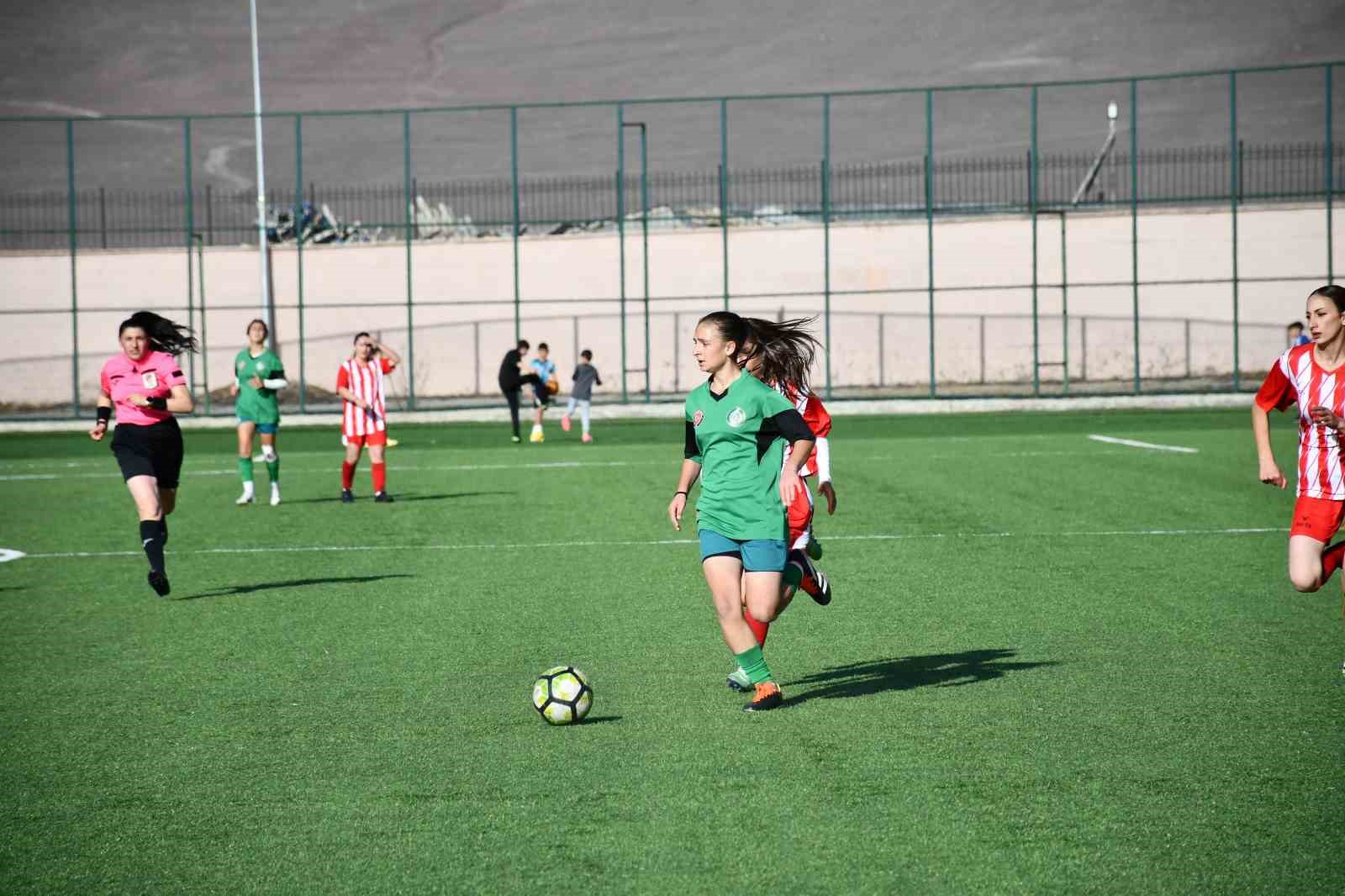 Kadın futbolunda Gürcistan ile dostluk maçı
