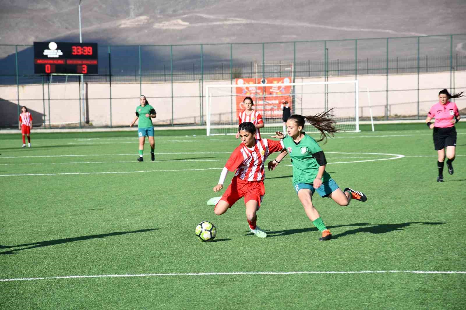 Kadın futbolunda Gürcistan ile dostluk maçı
