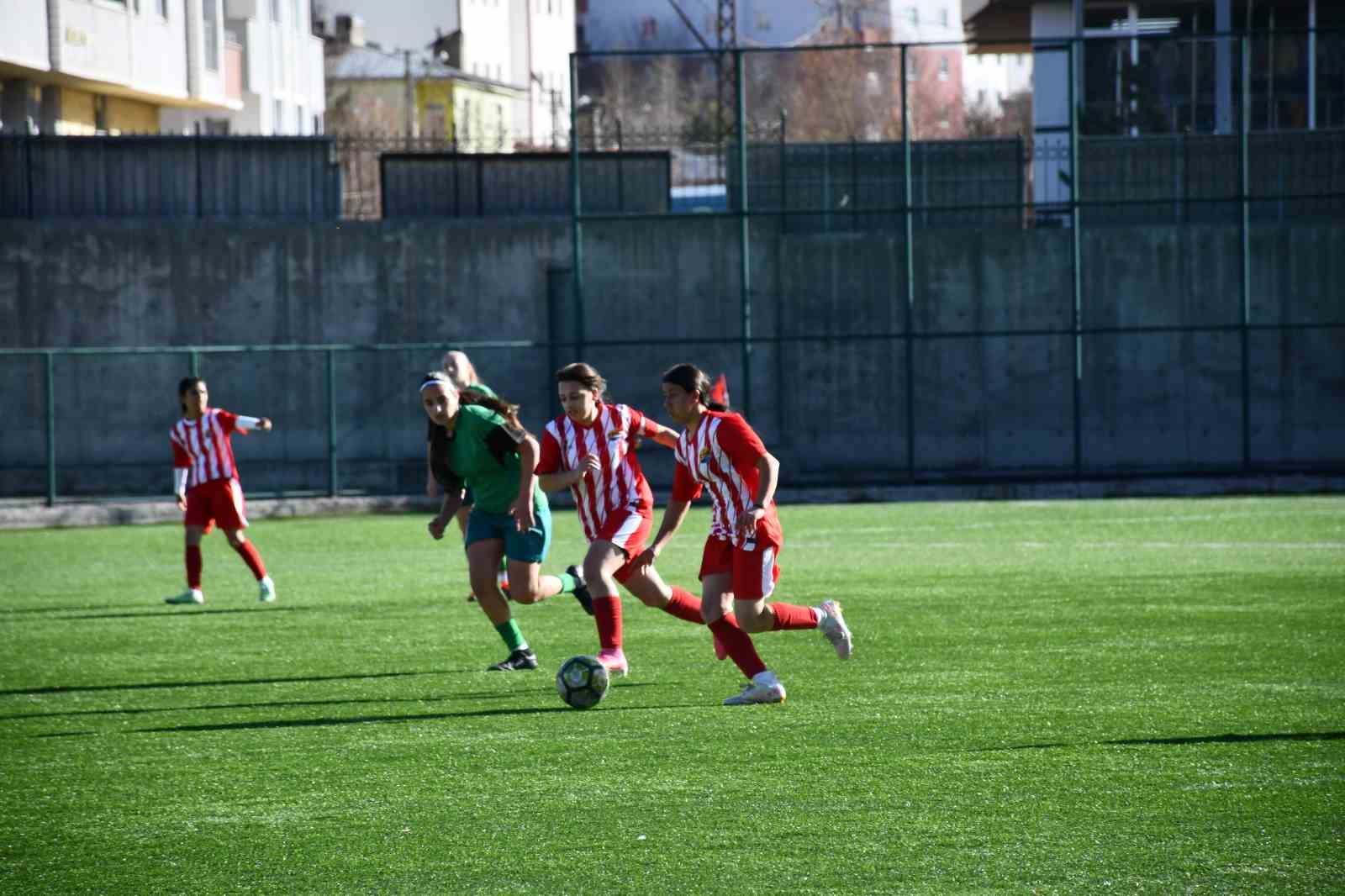 Kadın futbolunda Gürcistan ile dostluk maçı
