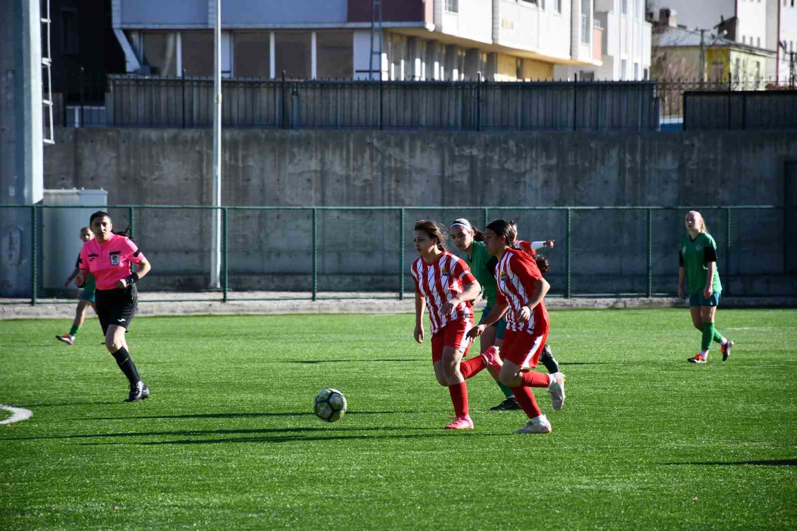 Kadın futbolunda Gürcistan ile dostluk maçı
