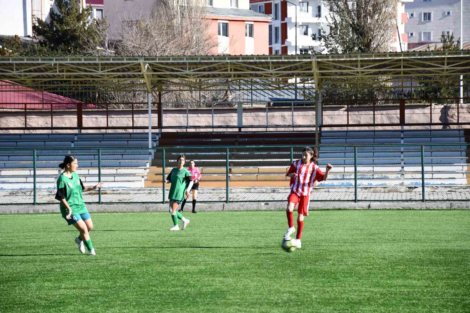 Kadın futbolunda Gürcistan ile dostluk maçı
