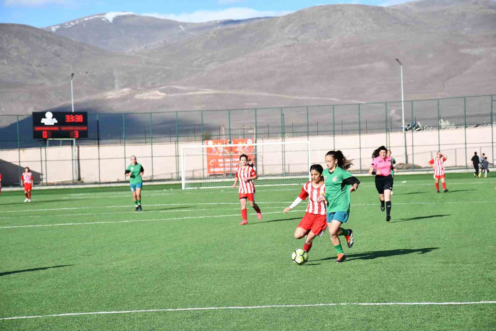 Kadın futbolunda Gürcistan ile dostluk maçı
