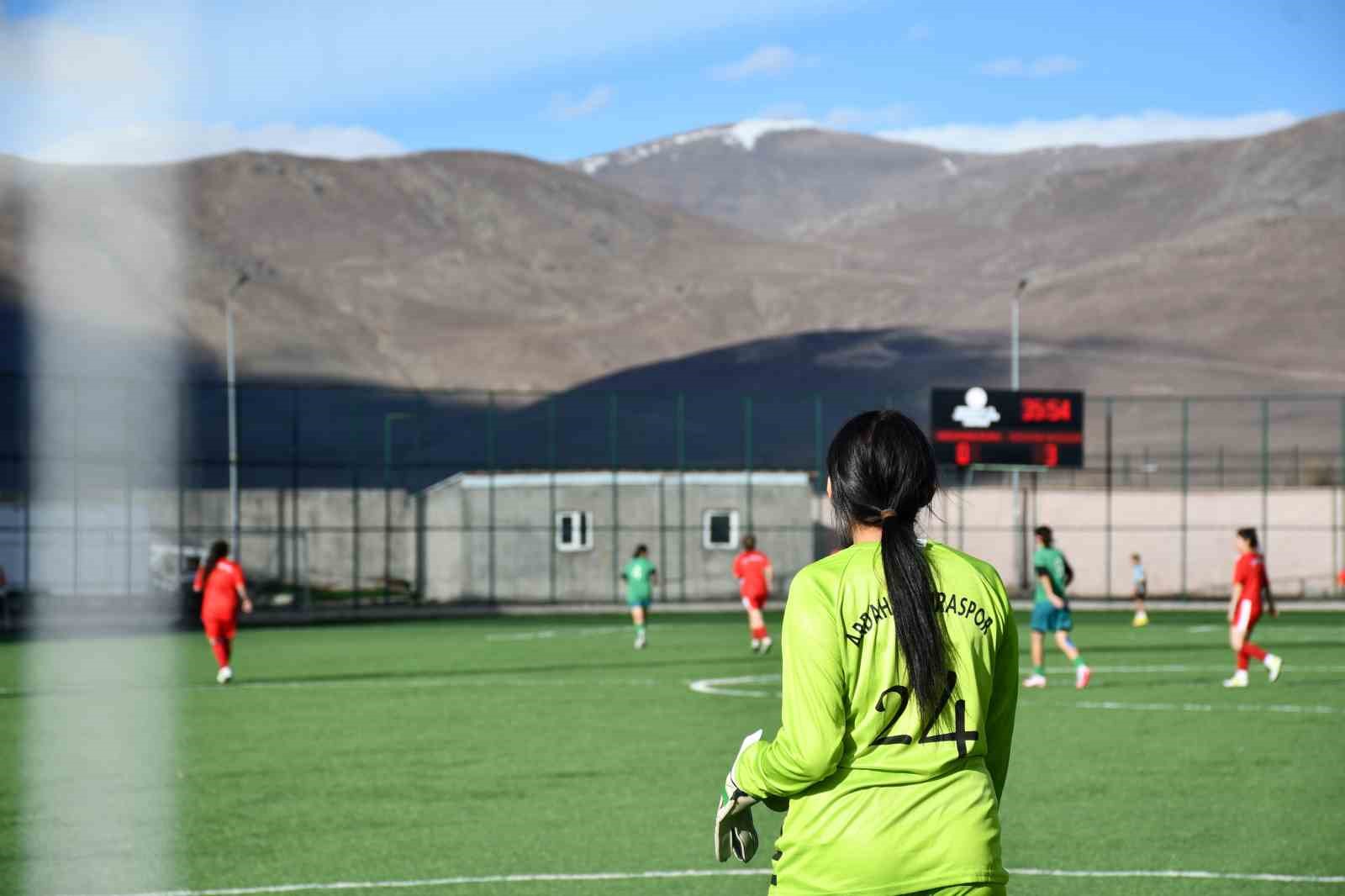 Kadın futbolunda Gürcistan ile dostluk maçı
