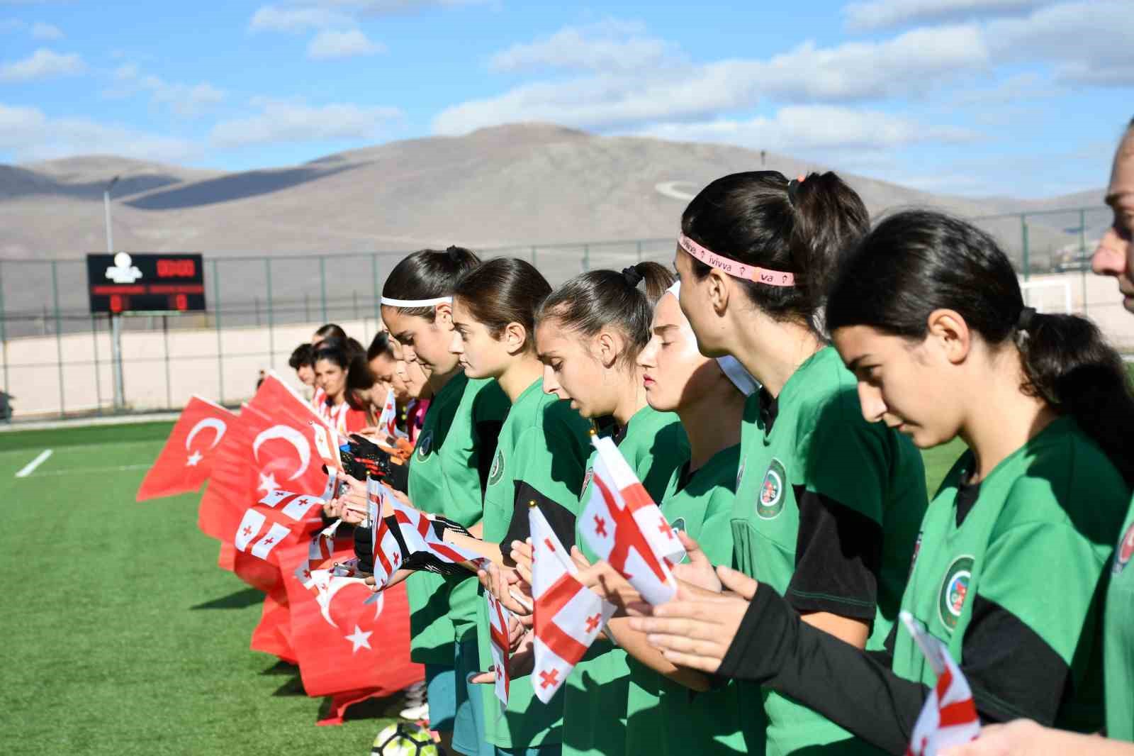 Kadın futbolunda Gürcistan ile dostluk maçı
