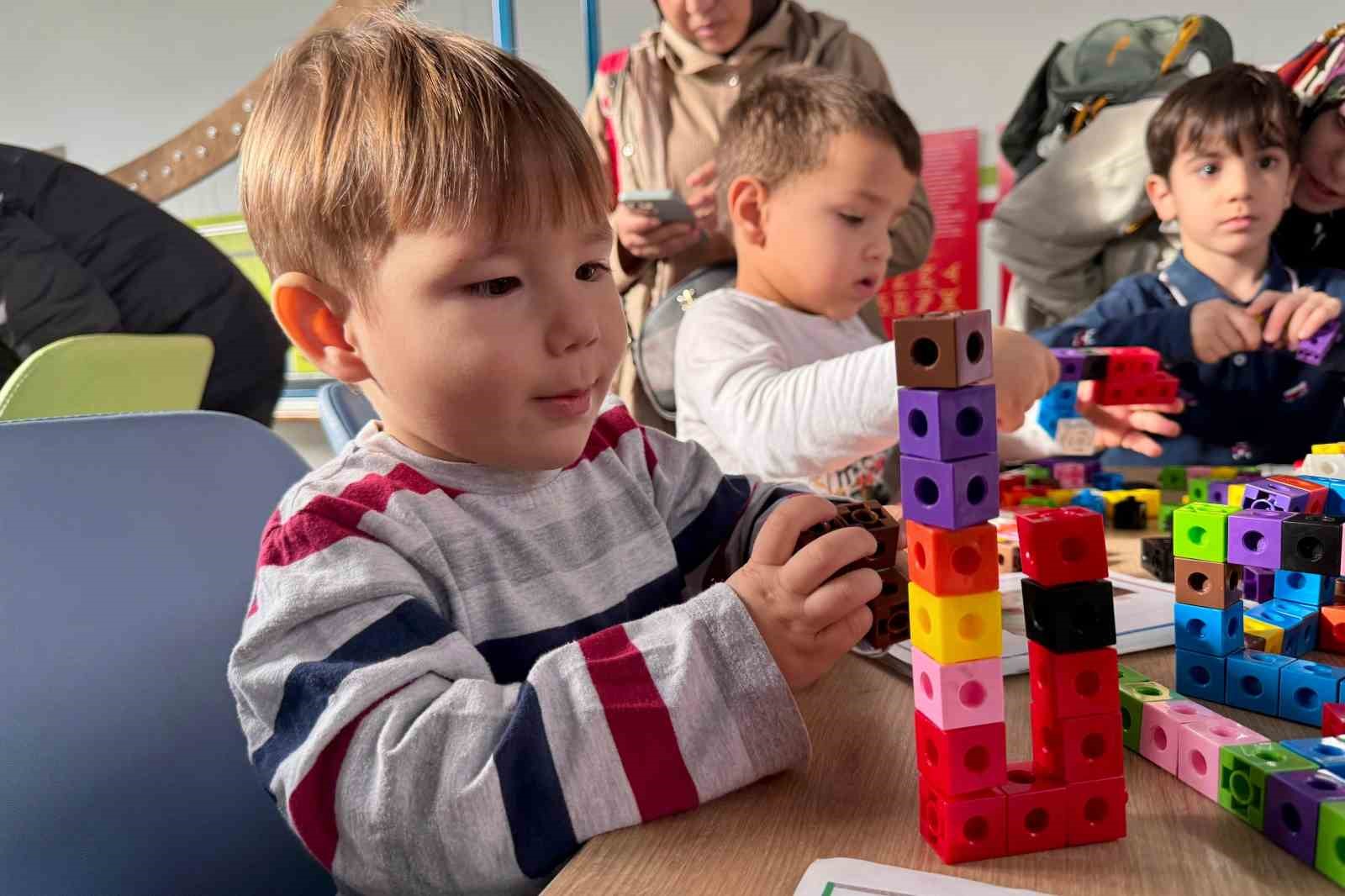 Çocuklar, Bilim Şenliği’nde unutulmayacak bir gün geçirdi
