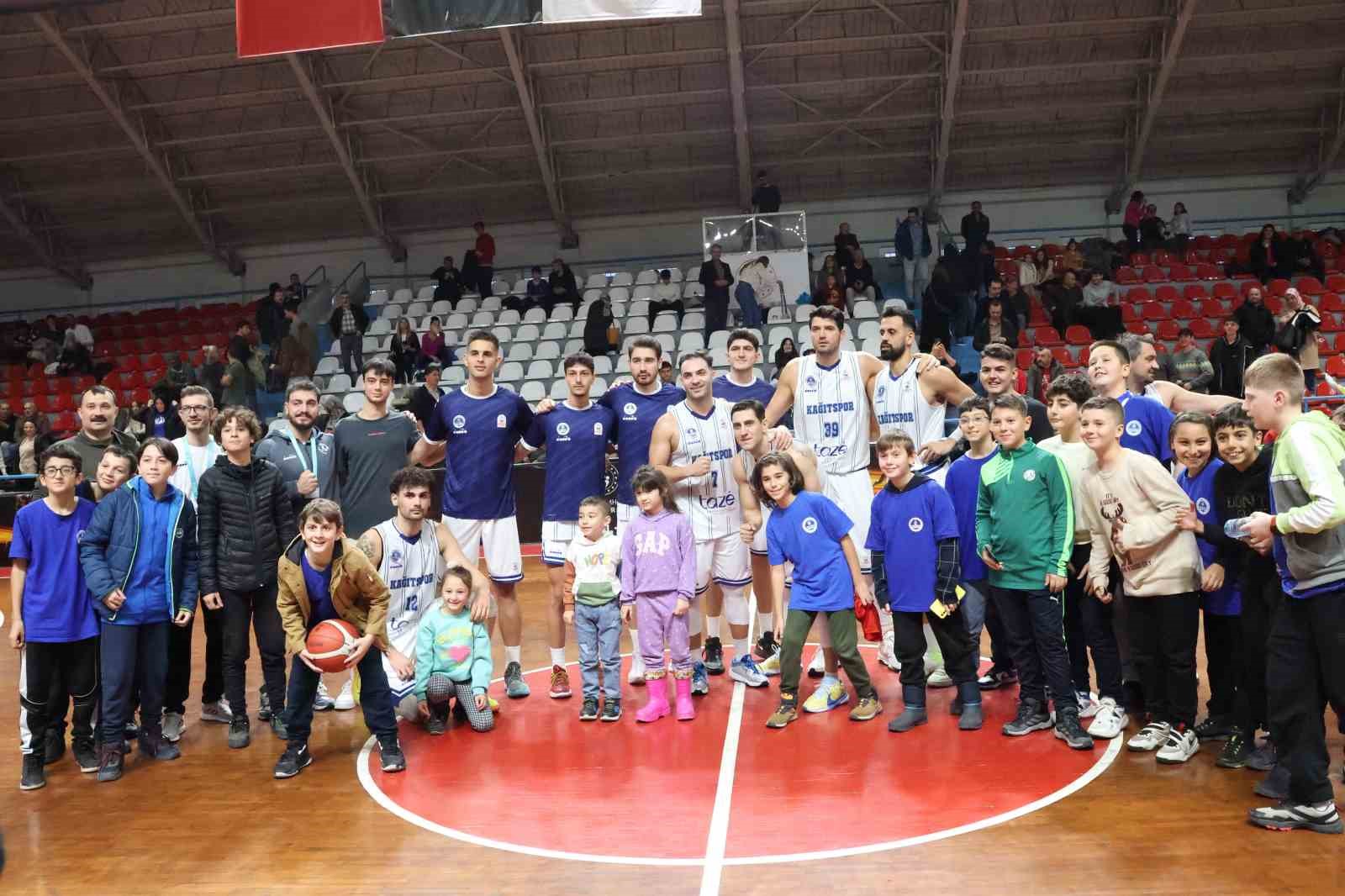 Türkiye Basketbol 2. Ligi: Kocaeli BŞB Kağıtspor: 73 - Göcekspor: 68
