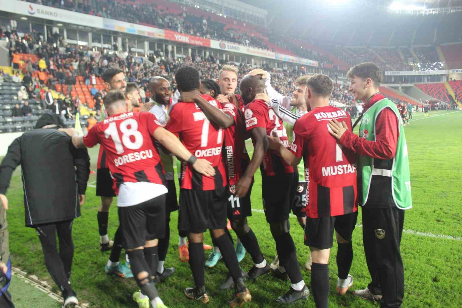 Trendyol Süper Lig: Gaziantep FK: 3 - Başakşehir: 0 (Maç sonucu)
